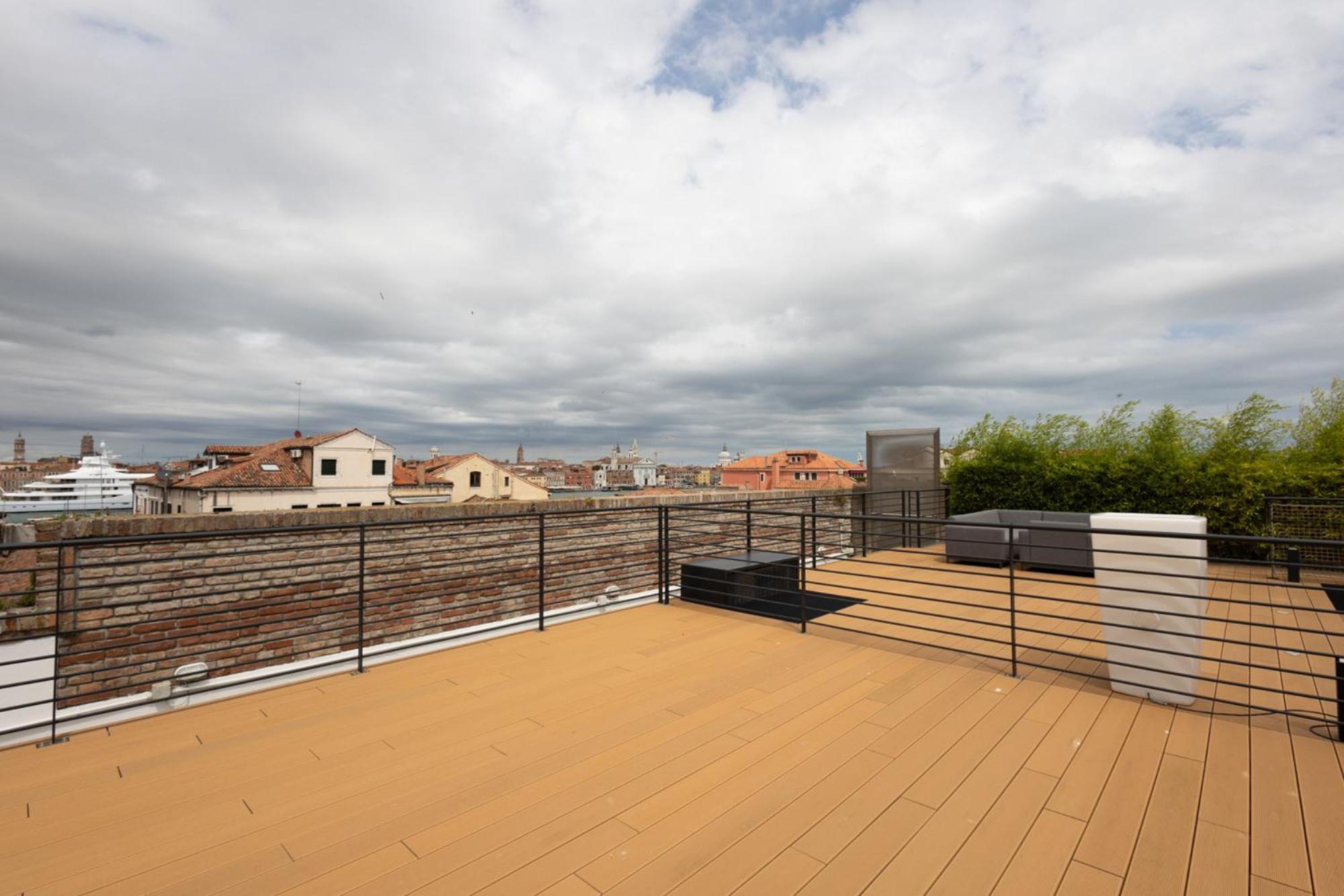 Appartement Penthouse - Loft With Canal View Venetië
